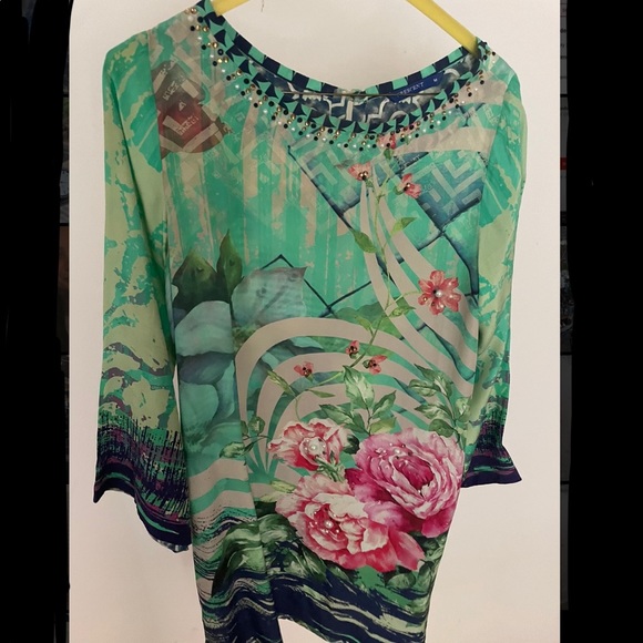 Like New Pakistani Kurta & Bell Bottom Pants - Picture 1 of 2